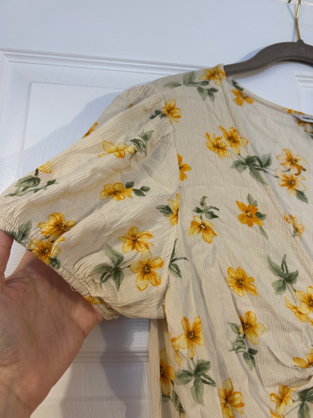 American Eagle Outfitters Cream Floral Tie-Front Top with Yellow Flowers - Picture 2 of 6